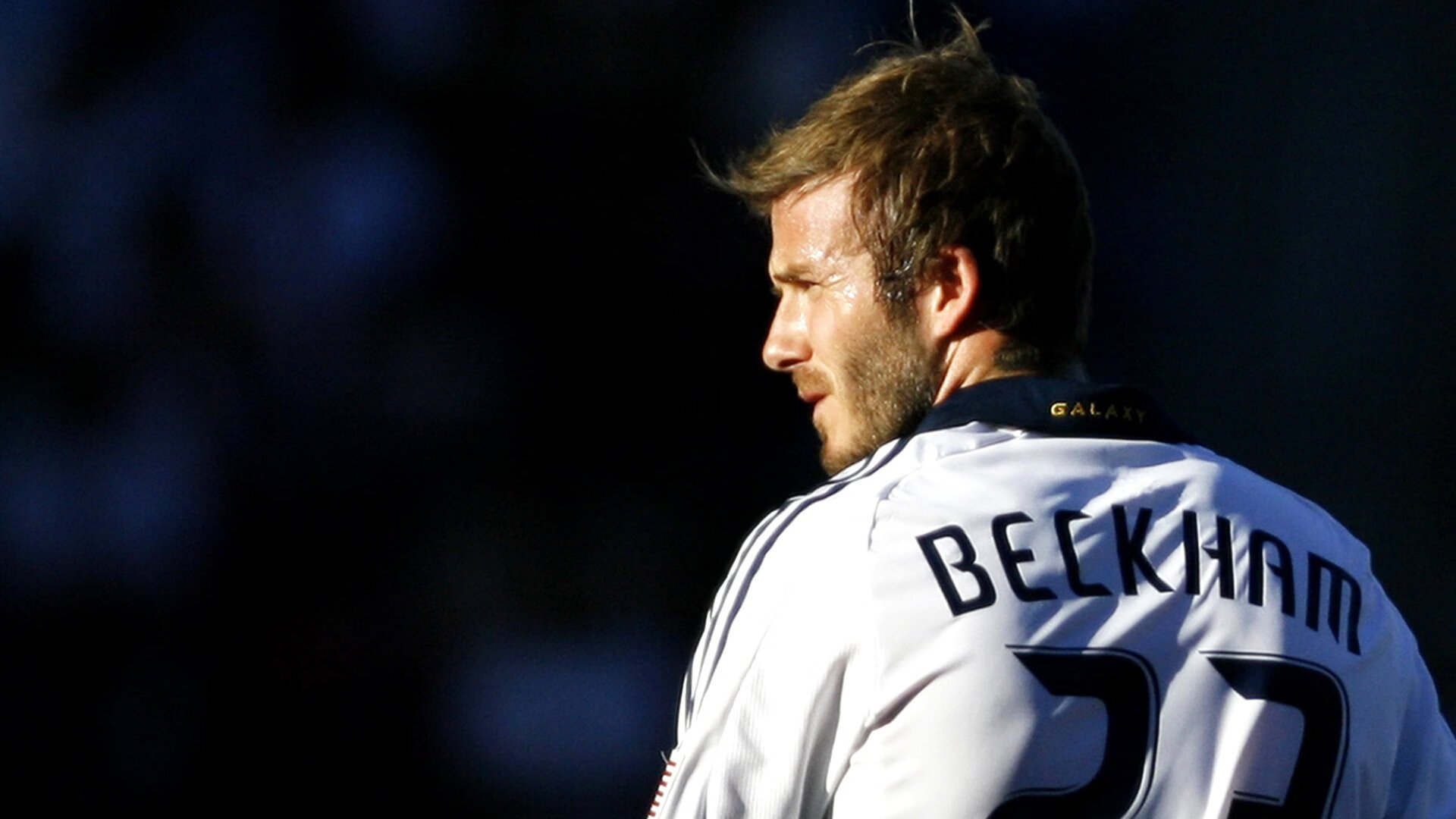 乔·莫伊：全黑队scrum中场的关键角色，推动比赛节奏，乔乔莫伊斯